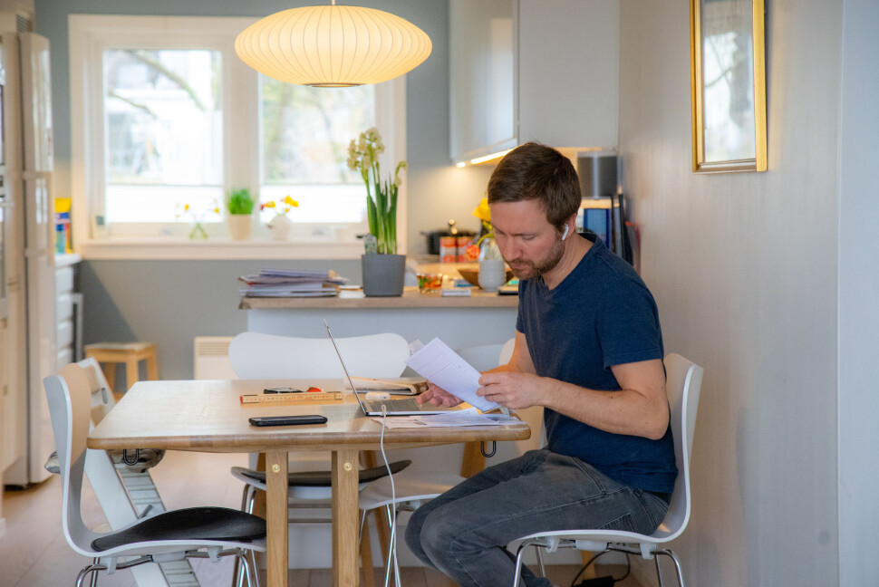 Flere opplever svekket IT-sikkerhet på hjemmekontoret. Her er NTBs Håkon Mosvold Larsen på sitt hjemmekontor. Flere opplever svekket IT-sikkerhet på hjemmekontoret. Her er NTBs Håkon Mosvold Larsen på sitt hjemmekontor.