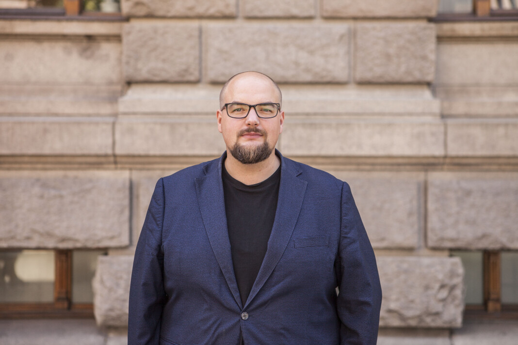 Ansvarlig redaktør Erik Waatland kan ikke si hva som vil skje med de redaksjonelle stillingene i Medier24, men er glad for å kunne ansette en til i markedsavdelinga, og har tro på bedre tider framover. Ansvarlig redaktør Erik Waatland kan ikke si hva som vil skje med de redaksjonelle stillingene i Medier24, men er glad for å kunne ansette en til i markedsavdelinga, og har tro på bedre tider framover.