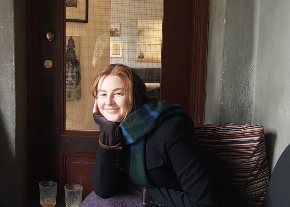 Regine Stokstad i D2 har en stjernespekket kontaktliste, og nevner dessuten det at hun er tillitvekkende som en god egenskap å ha som journalist. Regine Stokstad i D2 har en stjernespekket kontaktliste, og nevner dessuten det at hun er tillitvekkende som en god egenskap å ha som journalist.