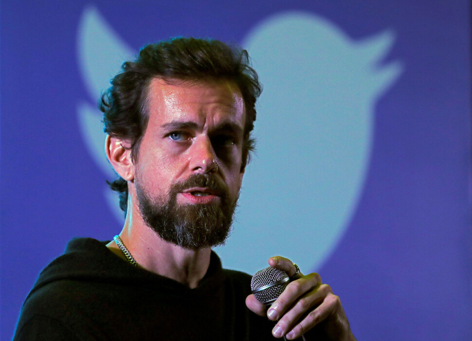 Twitter-sjef Jack Dorsey og selskapet hans er kalt inn på teppet av det amerikanske senatet for å forklare seg, etter at flere kjente offentlige profiler ble hacket denne uka. Twitter-sjef Jack Dorsey og selskapet hans er kalt inn på teppet av det amerikanske senatet for å forklare seg, etter at flere kjente offentlige profiler ble hacket denne uka.