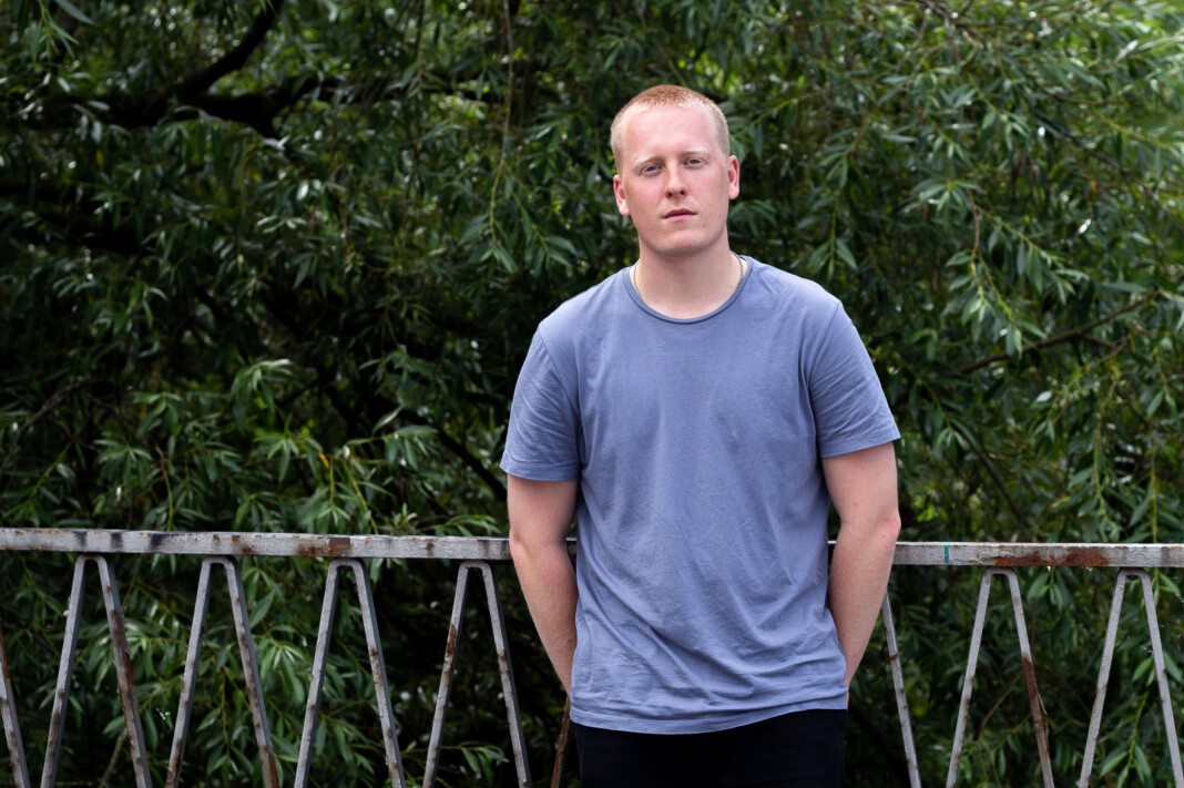 Peder Ebbesen har startet bloggen «FlacFuss»: – Musikkjournalistikk er sjeldent lønnsomt, og det er lite motiverende å måtte bekymre seg for pengene. Men jeg brenner for det jeg gjør, og da tenker jeg at det er verdt å satse på det, med tanke på lidenskapen jeg har, sier han. Peder Ebbesen har startet bloggen «FlacFuss»: – Musikkjournalistikk er sjeldent lønnsomt, og det er lite motiverende å måtte bekymre seg for pengene. Men jeg brenner for det jeg gjør, og da tenker jeg at det er verdt å satse på det, med tanke på lidenskapen jeg har, sier han.