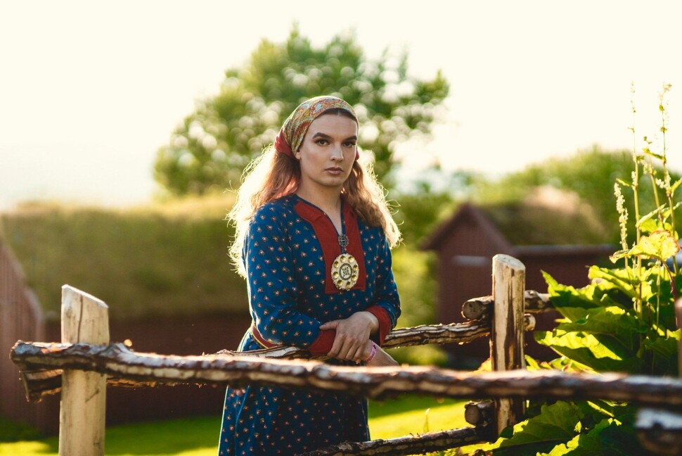 Dávvet Bruun-Solbakk er en av programlederne i radioprogrammet Ihán på NRK Sápmi. Han er aktiv på Instagram og andre sosiale medier der han stolt står fram som både skeiv og samisk. Dávvet Bruun-Solbakk er en av programlederne i radioprogrammet Ihán på NRK Sápmi. Han er aktiv på Instagram og andre sosiale medier der han stolt står fram som både skeiv og samisk.