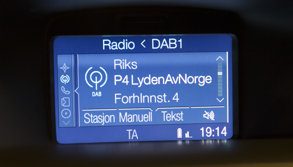 En bilradio innstilt på DAB kanalen til P4. En bilradio innstilt på DAB kanalen til P4.