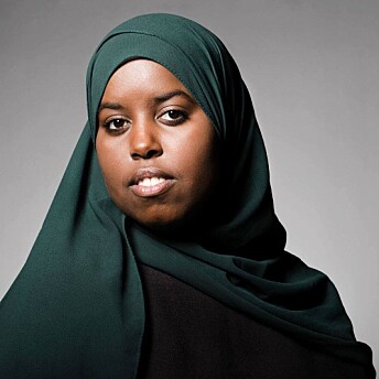 Er hetsere uenige i meningsinnholdet til en ung kvinne, vil de ofte synes det er enklere å diskreditere henne med personlige argumenter, mener Sumaya Jirde Ali. Er hetsere uenige i meningsinnholdet til en ung kvinne, vil de ofte synes det er enklere å diskreditere henne med personlige argumenter, mener Sumaya Jirde Ali.