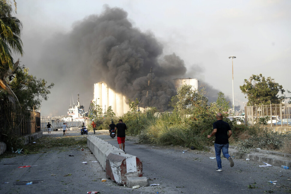 Flere er døde og hundrevis er skadd etter en kraftig eksplosjon ved havna i Beirut tirsdag.