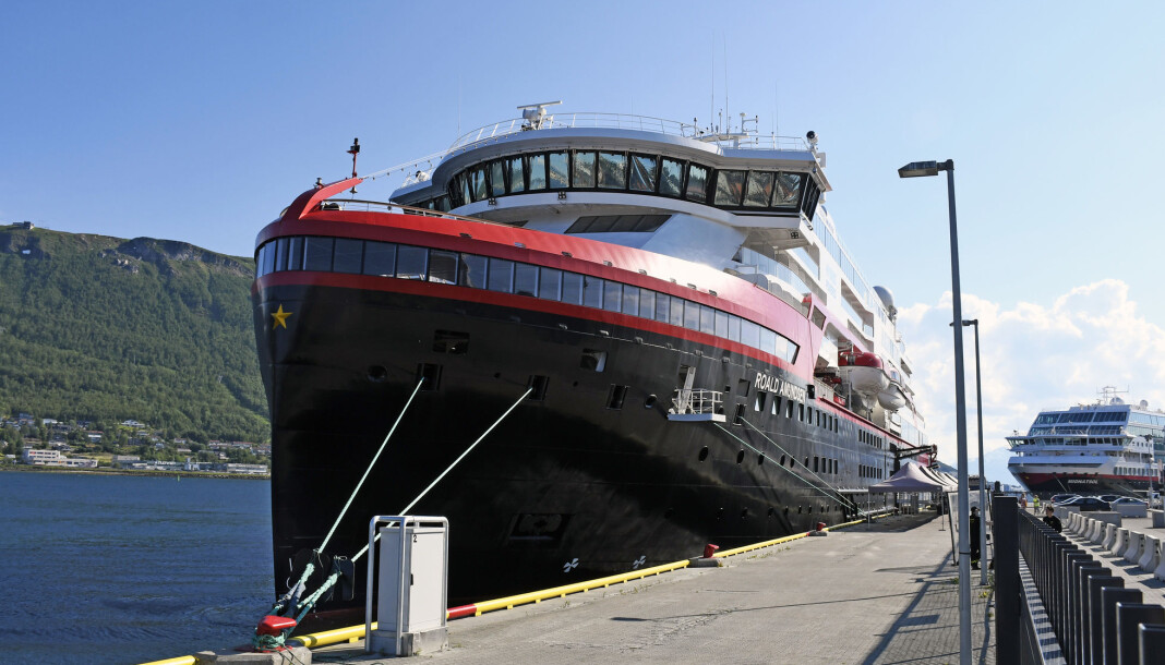 Hurtigruten-skipet Roald Amundsen ligger til kai i Tromsø etter påvist koronasmitte om bord. Hurtigruten-skipet Roald Amundsen ligger til kai i Tromsø etter påvist koronasmitte om bord.