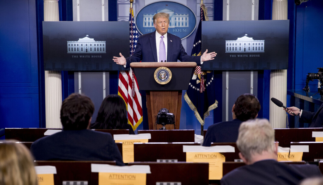 Facebook har fjernet et av USAs president Donald Trumps Facebook-innlegg fordi de mener det spredte feilinformasjon om koronaviruset. Her er Trump under en pressekonferanse onsdag. Facebook har fjernet et av USAs president Donald Trumps Facebook-innlegg fordi de mener det spredte feilinformasjon om koronaviruset. Her er Trump under en pressekonferanse onsdag.