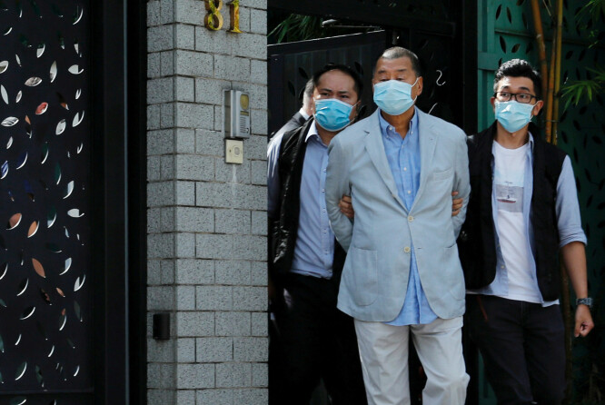 Forretningsmannen Jimmy Lai (71), en av Hongkongs fremtredende demokratiforkjempere, ble mandag pågrepet og siktet etter Kinas nye sikkerhetslov.