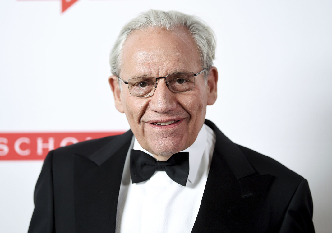 Bob Woodward er blant USAs fremste politiske journalister og er trolig aller mest kjent for Watergate-avsløringen, som til slutt førte til Richard Nixons avgang. Bob Woodward er blant USAs fremste politiske journalister og er trolig aller mest kjent for Watergate-avsløringen, som til slutt førte til Richard Nixons avgang.