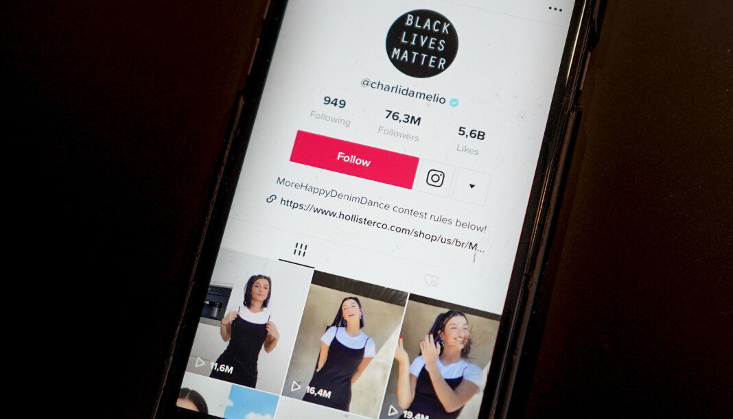 Tiktok er et sosialt nettverk der brukerne kan dele korte videoer med sang-miming, humor, dansing, eller de kan vise fram sine talenter. Tiktok er et sosialt nettverk der brukerne kan dele korte videoer med sang-miming, humor, dansing, eller de kan vise fram sine talenter.
