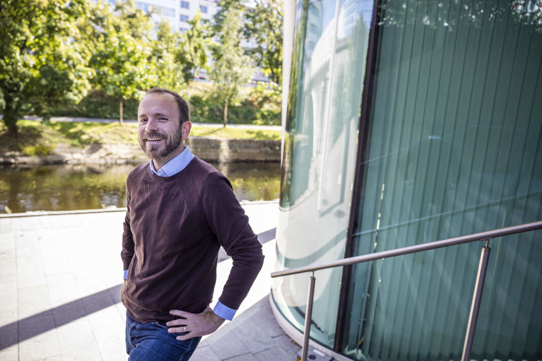 Dagens Næringsliv har ansatt Bloombergs byråsjef i Norge, Mikael Holter, som ny finansjournalist. Dagens Næringsliv har ansatt Bloombergs byråsjef i Norge, Mikael Holter, som ny finansjournalist.