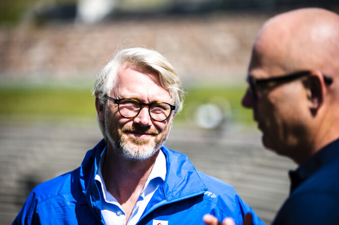 TV 2-sjef Olav T Sandnes og kringkastingssjef Thor Gjermund Eriksen i NRK fortsetter fotballsamarbeidet. TV 2-sjef Olav T Sandnes og kringkastingssjef Thor Gjermund Eriksen i NRK fortsetter fotballsamarbeidet.