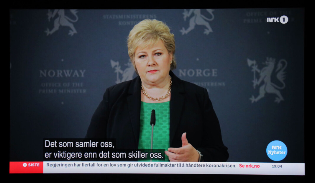 Flere unge fulgte med på direktesendt TV etter at landet stengte ned i mars. Bildet er av NRKs sending av koronapressekonferansen 18. mars. Flere unge fulgte med på direktesendt TV etter at landet stengte ned i mars. Bildet er av NRKs sending av koronapressekonferansen 18. mars.