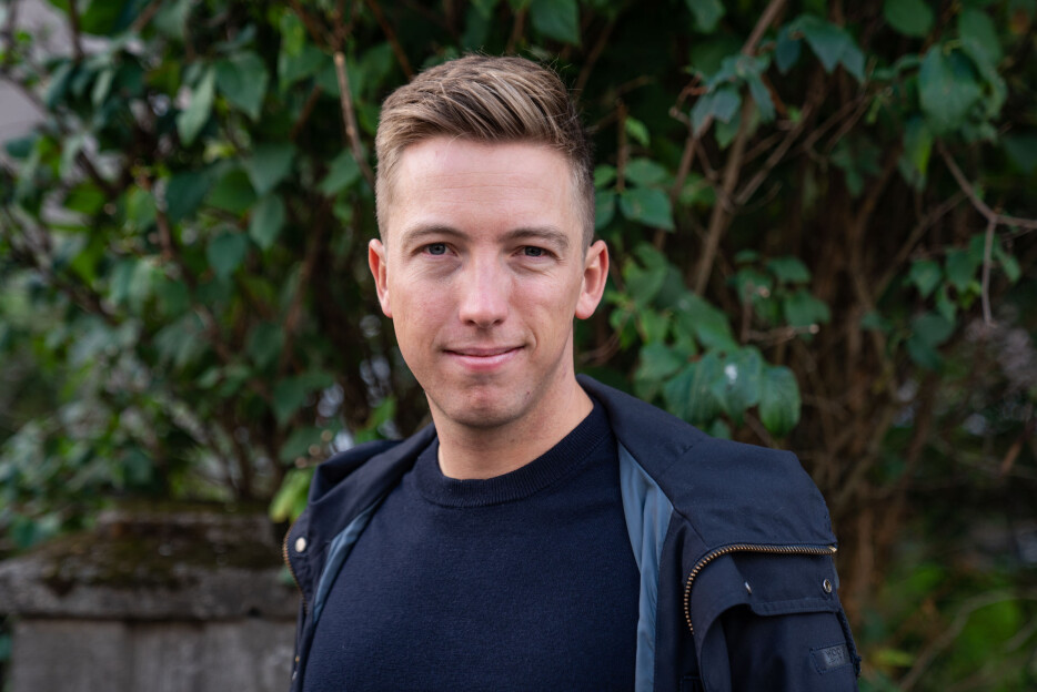 Ny bok hevder TV 2-journalist kysset Hadia Tajik: – Usant