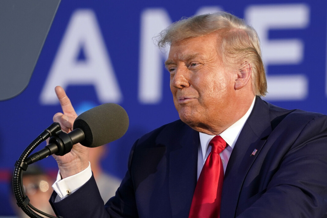 I en twittermelding skrev president Trump at «de prøver å stjele valget. Vi kan ikke la dem gjøre det». I en twittermelding skrev president Trump at «de prøver å stjele valget. Vi kan ikke la dem gjøre det».