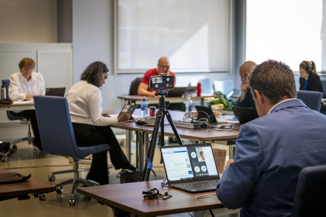 Oslo gjennomfører her for første gang et digitalt bystyremøte. Samtlige 59 bystyrerepresentanter, byrådsleder og byråder deltar via Teams. Møtet ble strømmet for offentligheten. Oslo gjennomfører her for første gang et digitalt bystyremøte. Samtlige 59 bystyrerepresentanter, byrådsleder og byråder deltar via Teams. Møtet ble strømmet for offentligheten.
