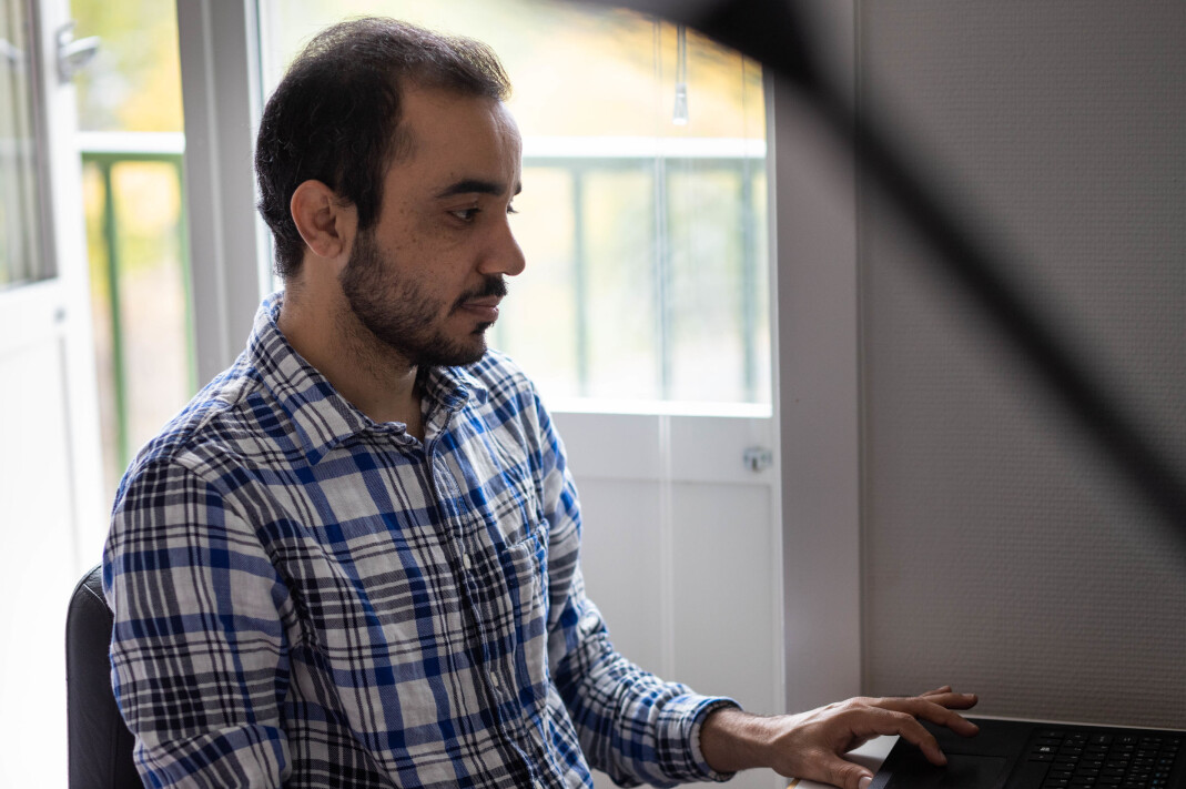 Selv om han ikke har en frilanssak å levere, bruker Baloch mye tid på å skrive, selv om han ofte sletter det han skriver, forteller han. Selv om han ikke har en frilanssak å levere, bruker Baloch mye tid på å skrive, selv om han ofte sletter det han skriver, forteller han.