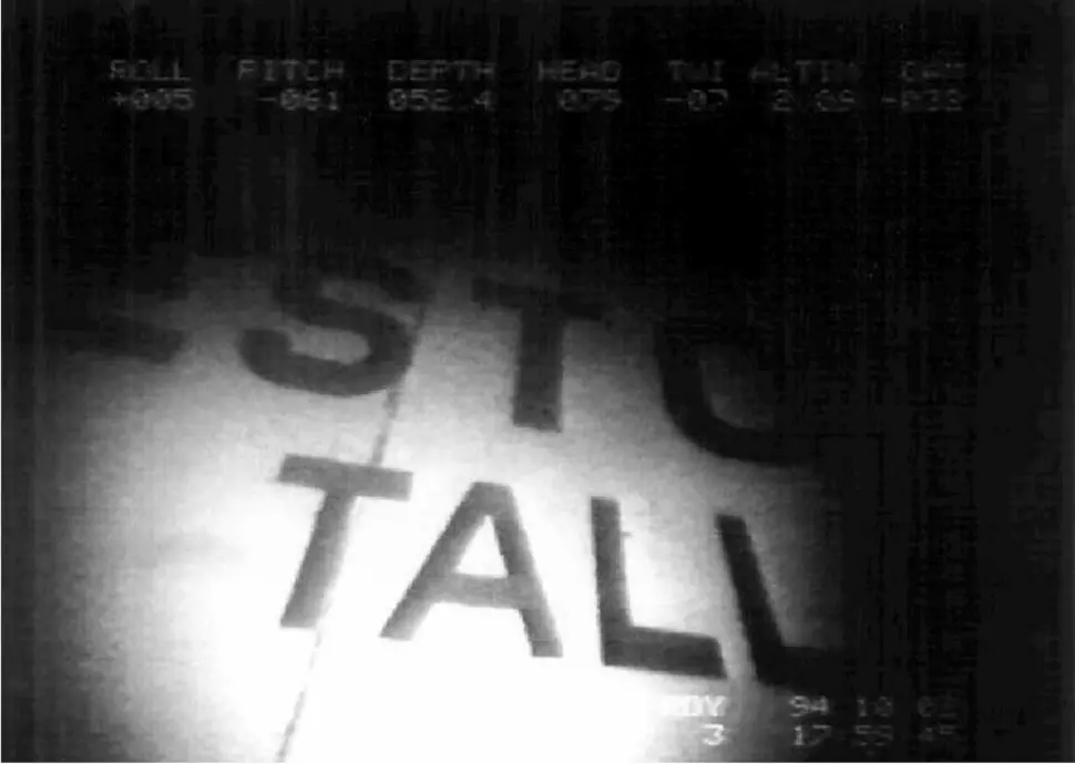 Fra video tatt av Estonia-vraket i 1994, i forbindelse med etterforskningen av ulykken. Produksjonsselskapet Monster har filmet vraket på nytt, selv om dette ikke er tillatt.