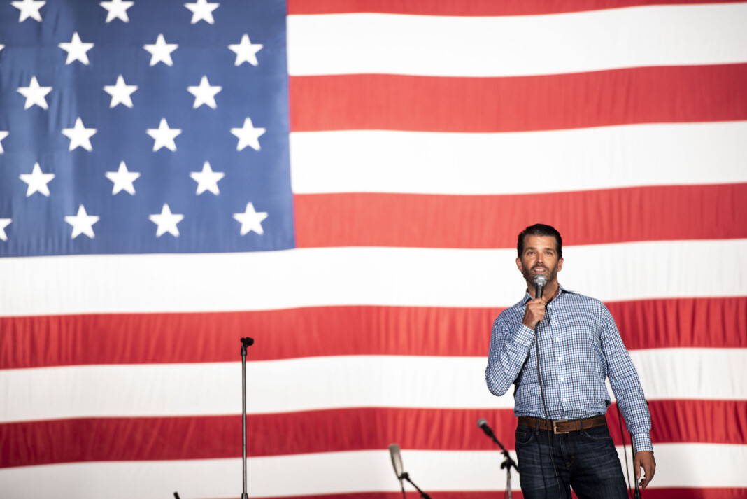 Donald Trump Jr. hevder New York Times feilinformerer om farens økonomi og skatteinnbetalinger. Donald Trump Jr. hevder New York Times feilinformerer om farens økonomi og skatteinnbetalinger.