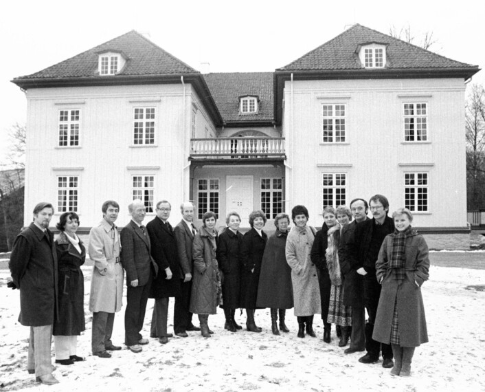 Bildet viser PFU på tur til Eidsvoll 1814 i 1980 og har selvsagt ingenting med denne delikate saken å gjøre. Bildet viser PFU på tur til Eidsvoll 1814 i 1980 og har selvsagt ingenting med denne delikate saken å gjøre.