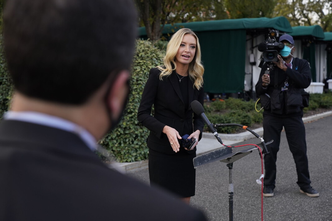 Journalistene som dekker Det hvite hus, frykter for sin helse etter at pressetalskvinne Kayleigh McEnany testet positivt for korona og en koronasmittet president Donald Trump er kommet tilbake fra sykehus. Journalistene som dekker Det hvite hus, frykter for sin helse etter at pressetalskvinne Kayleigh McEnany testet positivt for korona og en koronasmittet president Donald Trump er kommet tilbake fra sykehus.