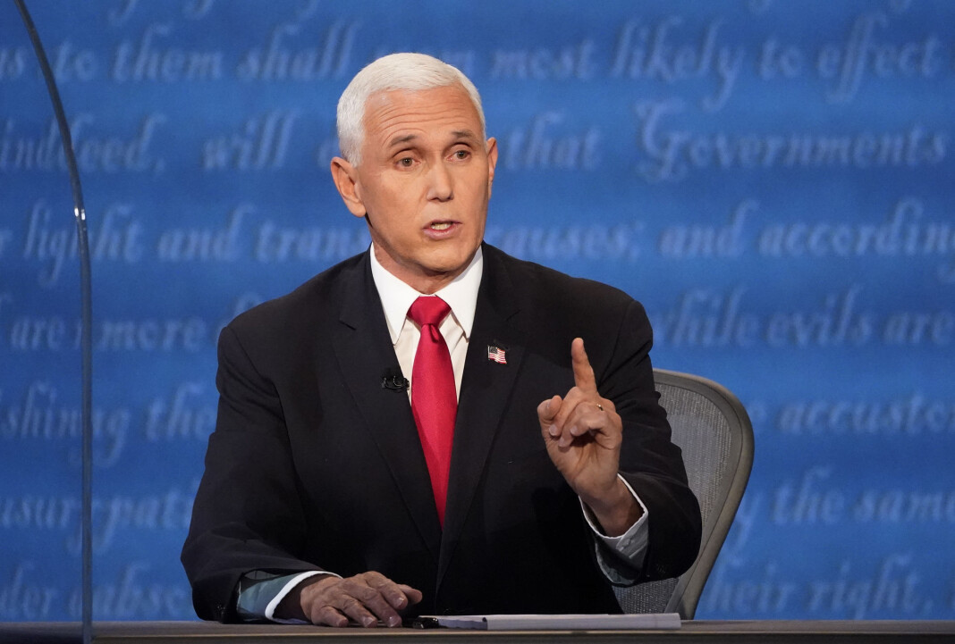 Visepresident Mike Pence ble avbrutt under debatten da han kritiserte Kina. Visepresident Mike Pence ble avbrutt under debatten da han kritiserte Kina.