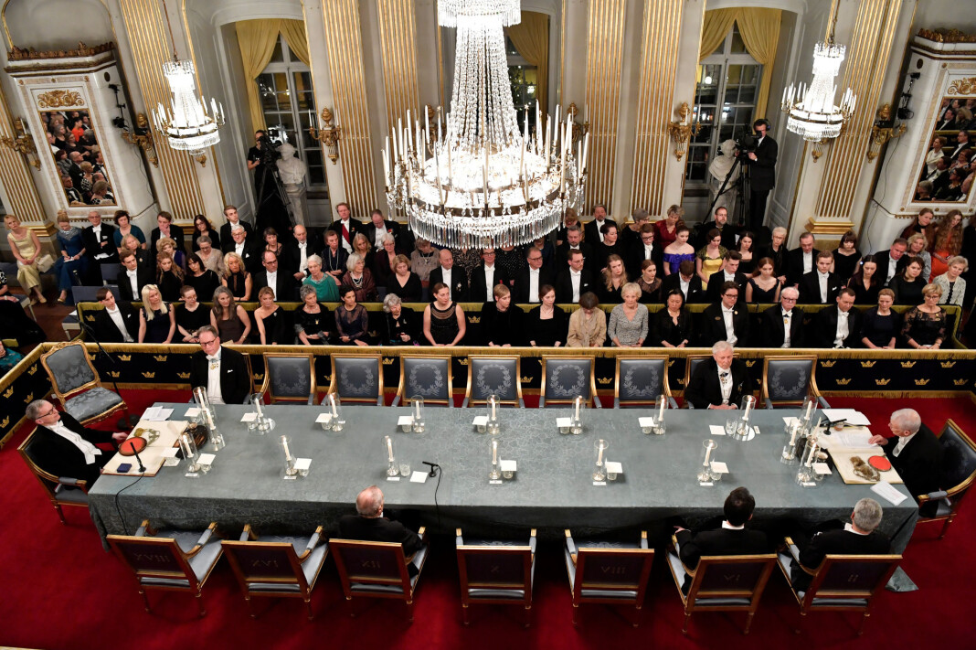 Formelt skal det være. Møte i Svenska Akademien i 2018. Formelt skal det være. Møte i Svenska Akademien i 2018.