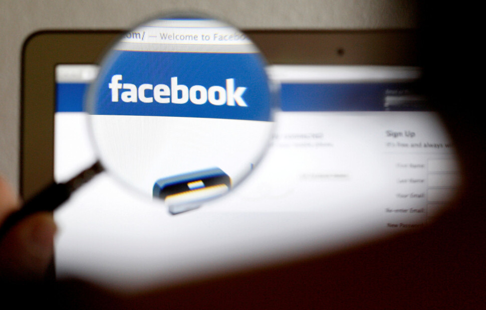 – Vi tillater ingen å spre misvisende informasjon på plattformene våre om covid-19 som kan føre til at fysiske skader, sier talsperson for Facebook. – Vi tillater ingen å spre misvisende informasjon på plattformene våre om covid-19 som kan føre til at fysiske skader, sier talsperson for Facebook.