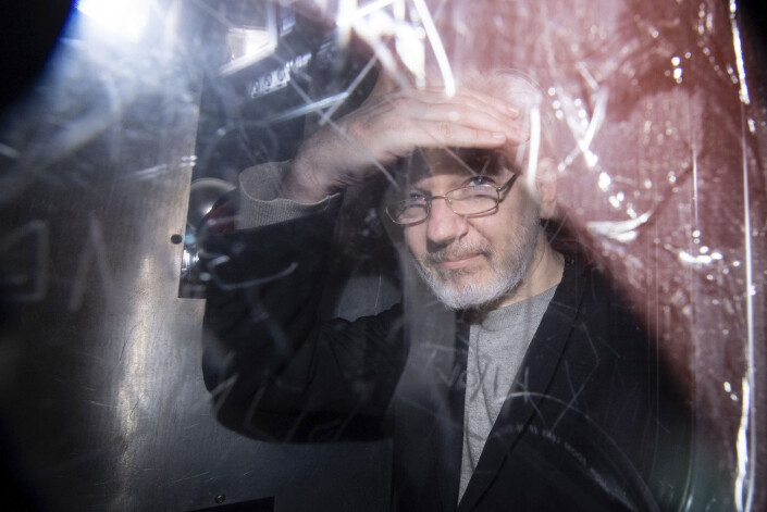 Julian Assange innvilges i 2017 ecuadoriansk statsborgerskap. Julian Assange innvilges i 2017 ecuadoriansk statsborgerskap.