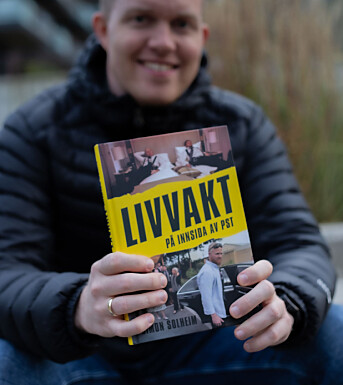 NRK-journalist Simon Solheim har gitt ut sin første bok, «Livvakt – på innsida av PST» NRK-journalist Simon Solheim har gitt ut sin første bok, «Livvakt – på innsida av PST»