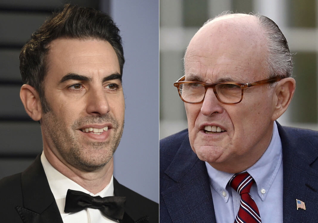 Sacha Baron Cohen lurte tidligere ordfører Rudy Giuliani inn på et hotellrom der han ble filmet sammen med en ung kvinne. Sacha Baron Cohen lurte tidligere ordfører Rudy Giuliani inn på et hotellrom der han ble filmet sammen med en ung kvinne.
