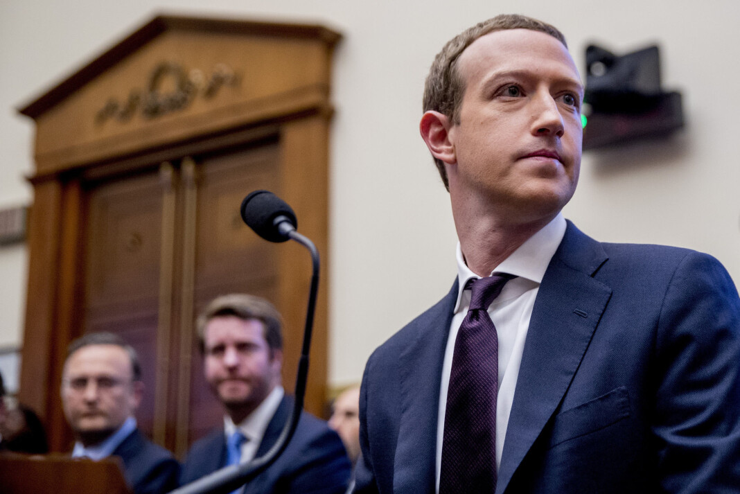 Facebook-sjef Mark Zuckerberg må samme med Twitter-sjef Jack Dorsey svare i en høring i Senatet for de sosiale medienes håndtering av politisk innhold. Facebook-sjef Mark Zuckerberg må samme med Twitter-sjef Jack Dorsey svare i en høring i Senatet for de sosiale medienes håndtering av politisk innhold.
