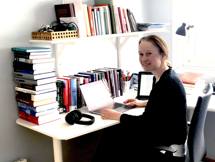 Professor Ragna Aarli på hjemmekontoret i Bergen. Her jobber hun blant annet med en ny innsynsutredning for Justisdepartementet. Professor Ragna Aarli på hjemmekontoret i Bergen. Her jobber hun blant annet med en ny innsynsutredning for Justisdepartementet.