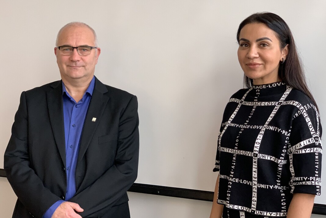 Forhandlingslederne Bjørn Mietinen fra Handel og Kontor og Kanwal Suleman fra Mediebedriftenes Landsforening. Forhandlingslederne Bjørn Mietinen fra Handel og Kontor og Kanwal Suleman fra Mediebedriftenes Landsforening.