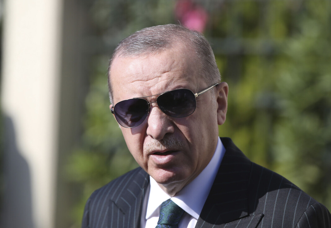 Tyrkias president Recep Tayyip Erdogan er lite glad for å ha havnet på forsiden av det franske satiremagasinet Charlie Hebdo, i form av en karikaturtegning. Tyrkias president Recep Tayyip Erdogan er lite glad for å ha havnet på forsiden av det franske satiremagasinet Charlie Hebdo, i form av en karikaturtegning.