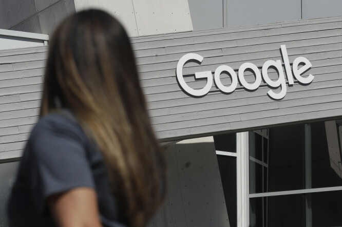 Et Google-skilt i Mountain View i California. Et Google-skilt i Mountain View i California.