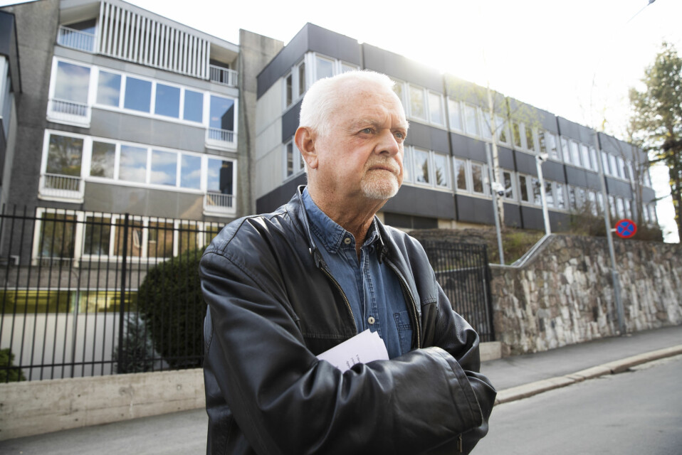 Rune Ottosen holdt appell under støttemarkering for Julian Assange utenfor den britiske ambassaden i Oslo i april 2019.