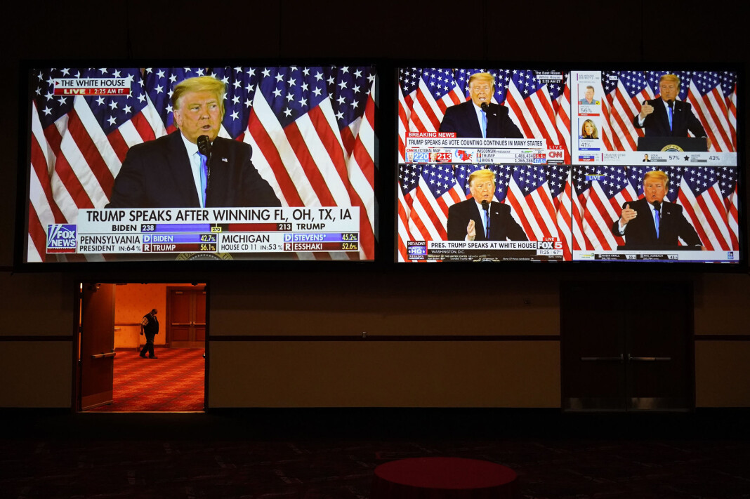 Donald Trump i alle kanaler. Med sin mange angrep på mediene har han bidratt til nyheter om nyheter har dominert i valgkampen. Donald Trump i alle kanaler. Med sin mange angrep på mediene har han bidratt til nyheter om nyheter har dominert i valgkampen.