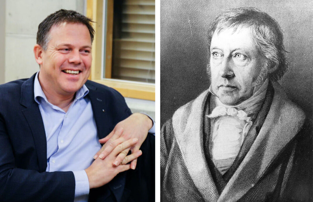 Redaktør Fred C. Gjestad fotografert i Øvre Romerike tingrett. Til høyre filosofen Georg Wilhelm Friedrich Hegel. Redaktør Fred C. Gjestad fotografert i Øvre Romerike tingrett. Til høyre filosofen Georg Wilhelm Friedrich Hegel.