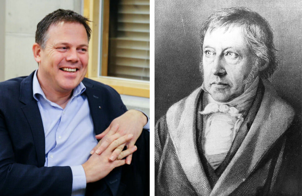 Redaktør Fred C. Gjestad fotografert i Øvre Romerike tingrett. Til høyre filosofen Georg Wilhelm Friedrich Hegel.