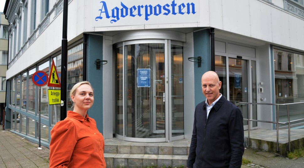 Sjefredaktør Katrine Lia i Agderposten sammen med sin forgjenger Øyvind Klausen, som var redaktør på publiseringstidspunktet.