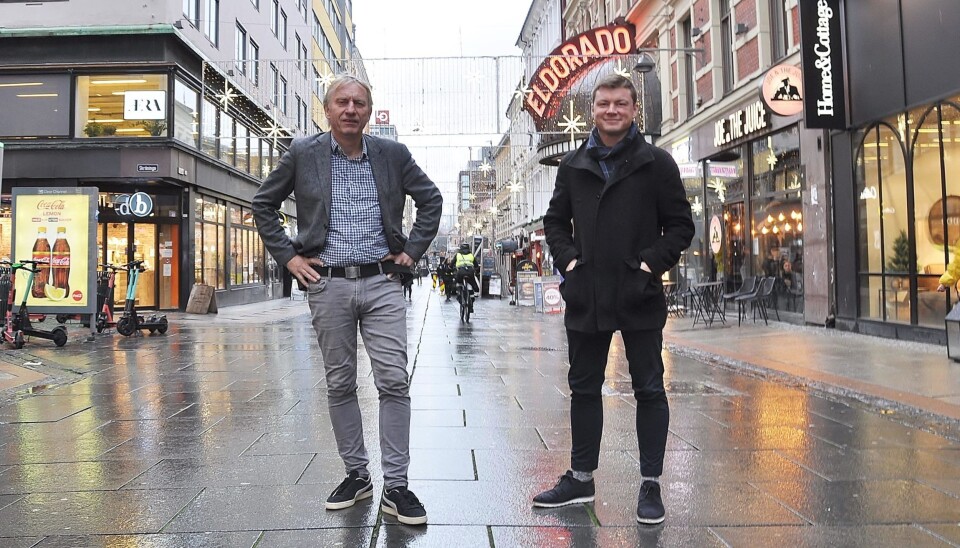 Ansvarlig redaktør i Avisa Oslo, Magne Storedal (t.v.) og styreleder Jostein Larsen Østring, her fra Torggata i Oslo sentrum. Ansvarlig redaktør i Avisa Oslo, Magne Storedal (t.v.) og styreleder Jostein Larsen Østring, her fra Torggata i Oslo sentrum.