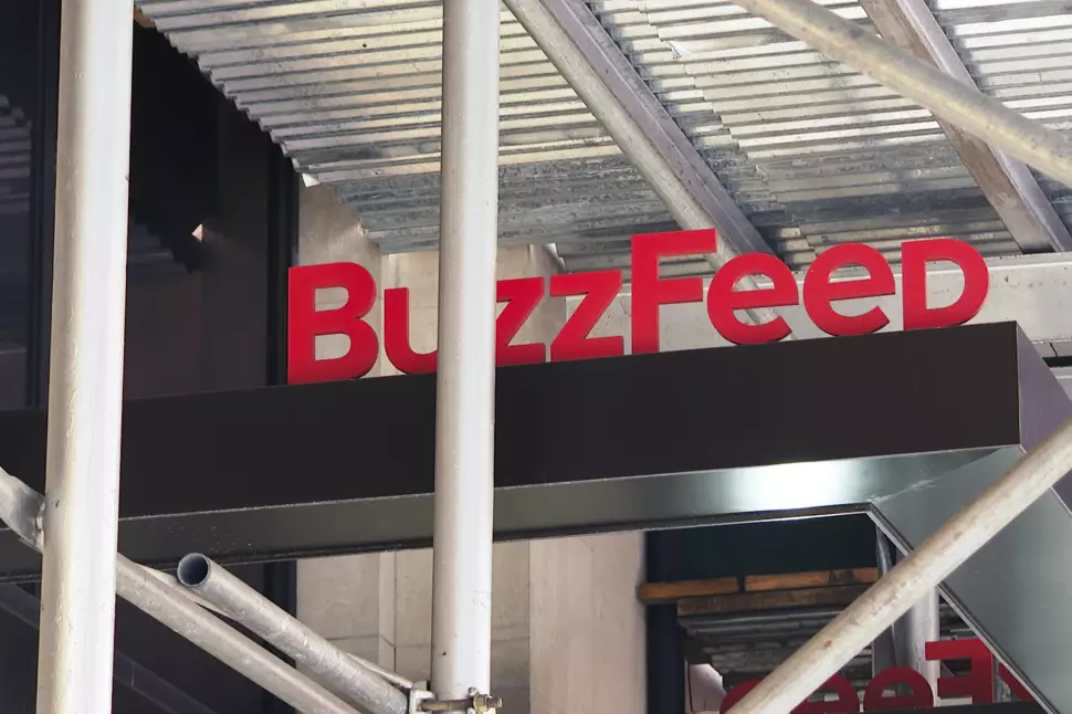 Buzzfeed kjøper Huffpost, og inngår samtidig et strategisk samarbeid med Verizon Media.