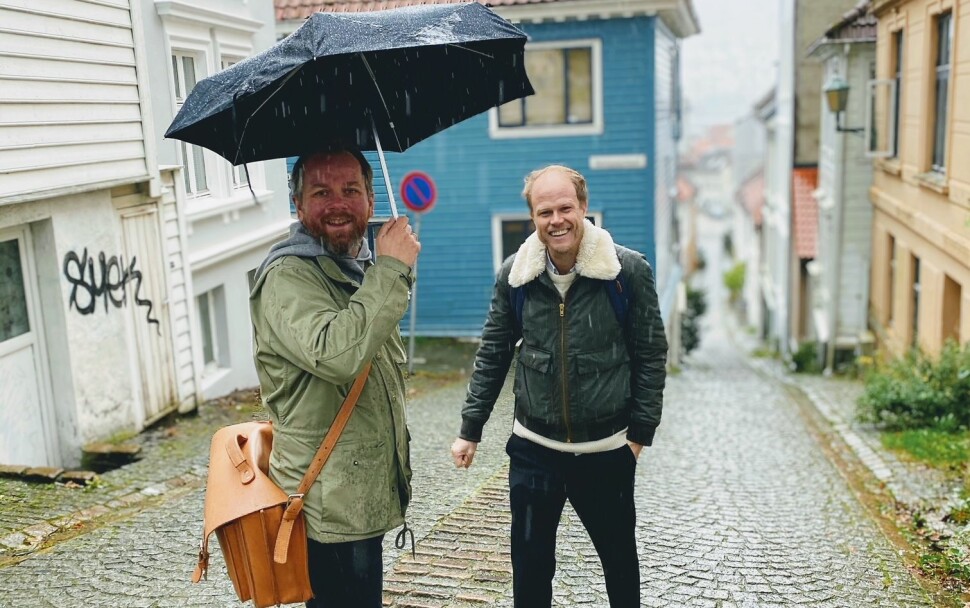 Førjulsstemning i Bergen: Tor-Erling Thømt Ruud (VG) og Kaspar Synnevåg (Kvitter studio) på jakt etter pepperkakeforbrytere.