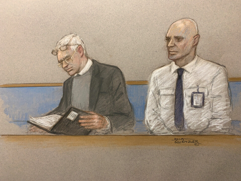 Julian Assange tegnet i rettssalen i februar 2020.
