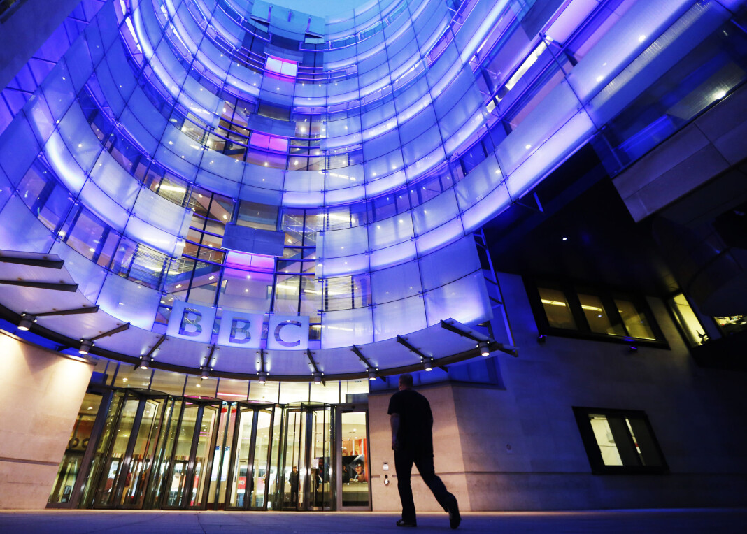 Dyre forlik og advokatutgifter kostet BBC millioner. Dyre forlik og advokatutgifter kostet BBC millioner.