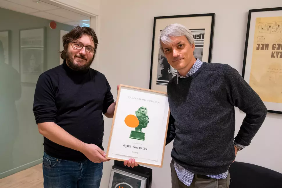 Jazznytt-bloggen «Now’s the time» er tildelt Tonos formidlerpris for 2020. Her ved de to jazzskribentene Filip Roshauw og Audun Vinger.