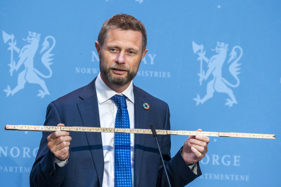 Myndighetene har bevisst brukt pressekonferanser og mediene til å få budskapet sitt fram om at man skal vaske hendene, holde avstand og unngå forsamlinger. Myndighetene har bevisst brukt pressekonferanser og mediene til å få budskapet sitt fram om at man skal vaske hendene, holde avstand og unngå forsamlinger.