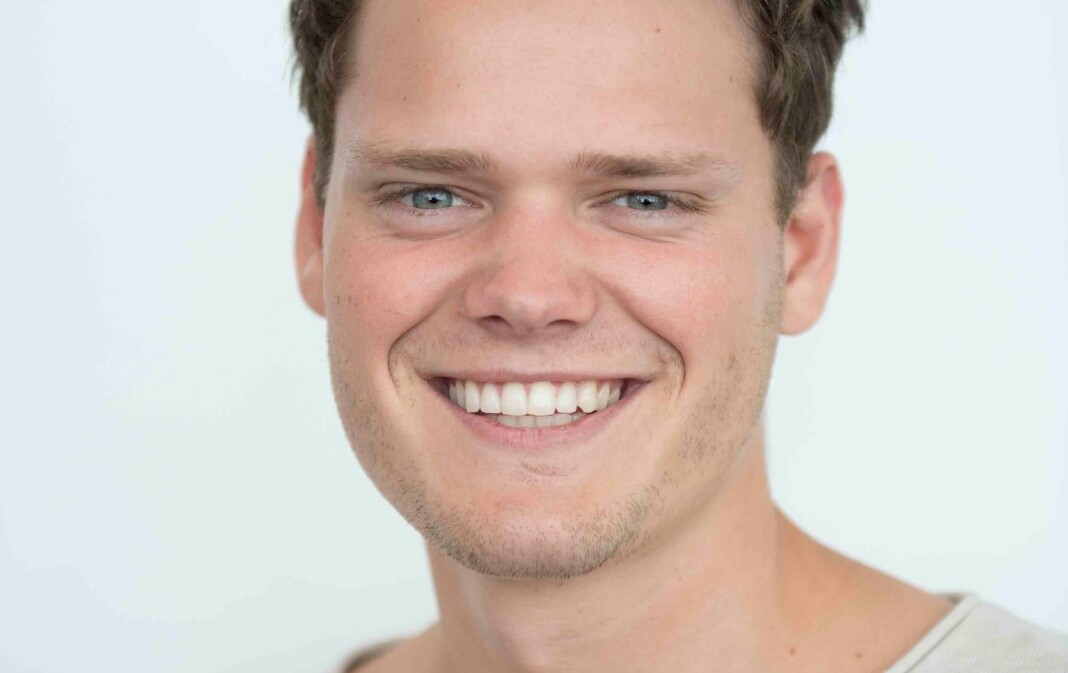 Etter en periode i Budstikka, går Dennis Labourée Fossen til ABC Nyheter. Etter en periode i Budstikka, går Dennis Labourée Fossen til ABC Nyheter.