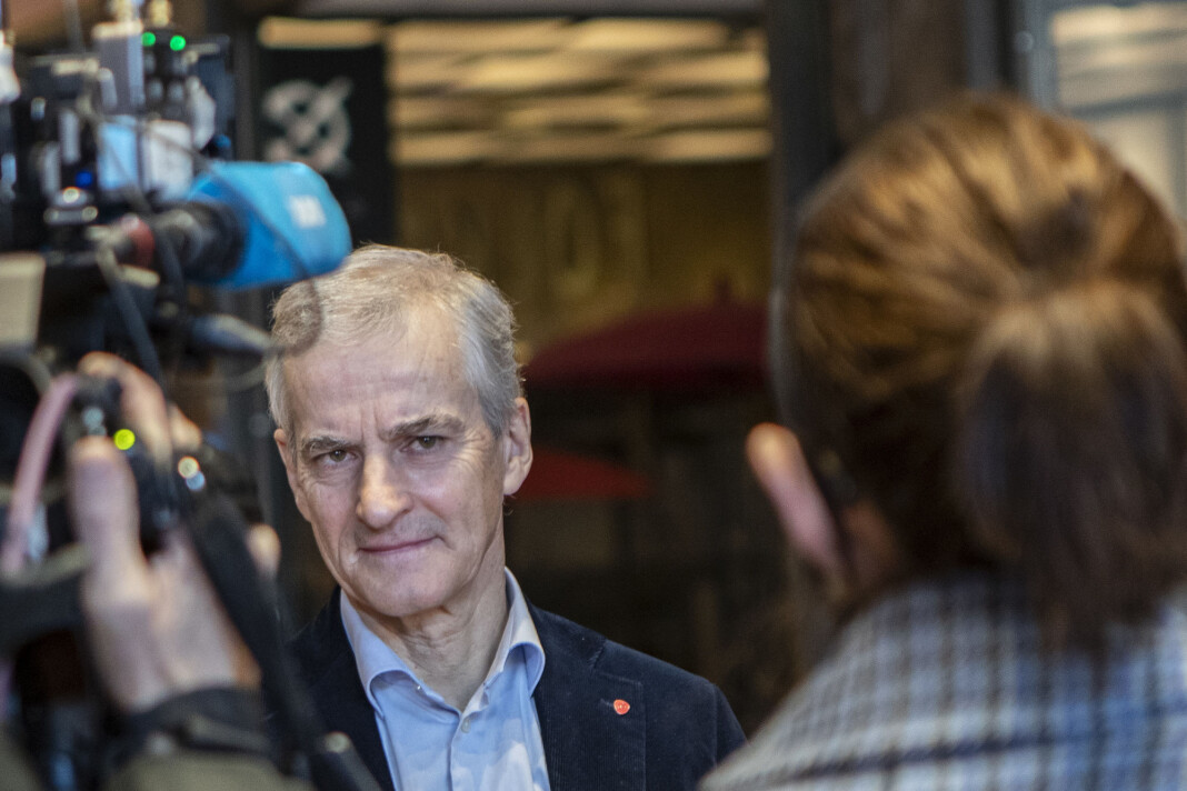 Ap-leder Jonas Gahr Støre er svært skeptisk til at Twitter har utestengt USAs president Donald Trump. Ap-leder Jonas Gahr Støre er svært skeptisk til at Twitter har utestengt USAs president Donald Trump.